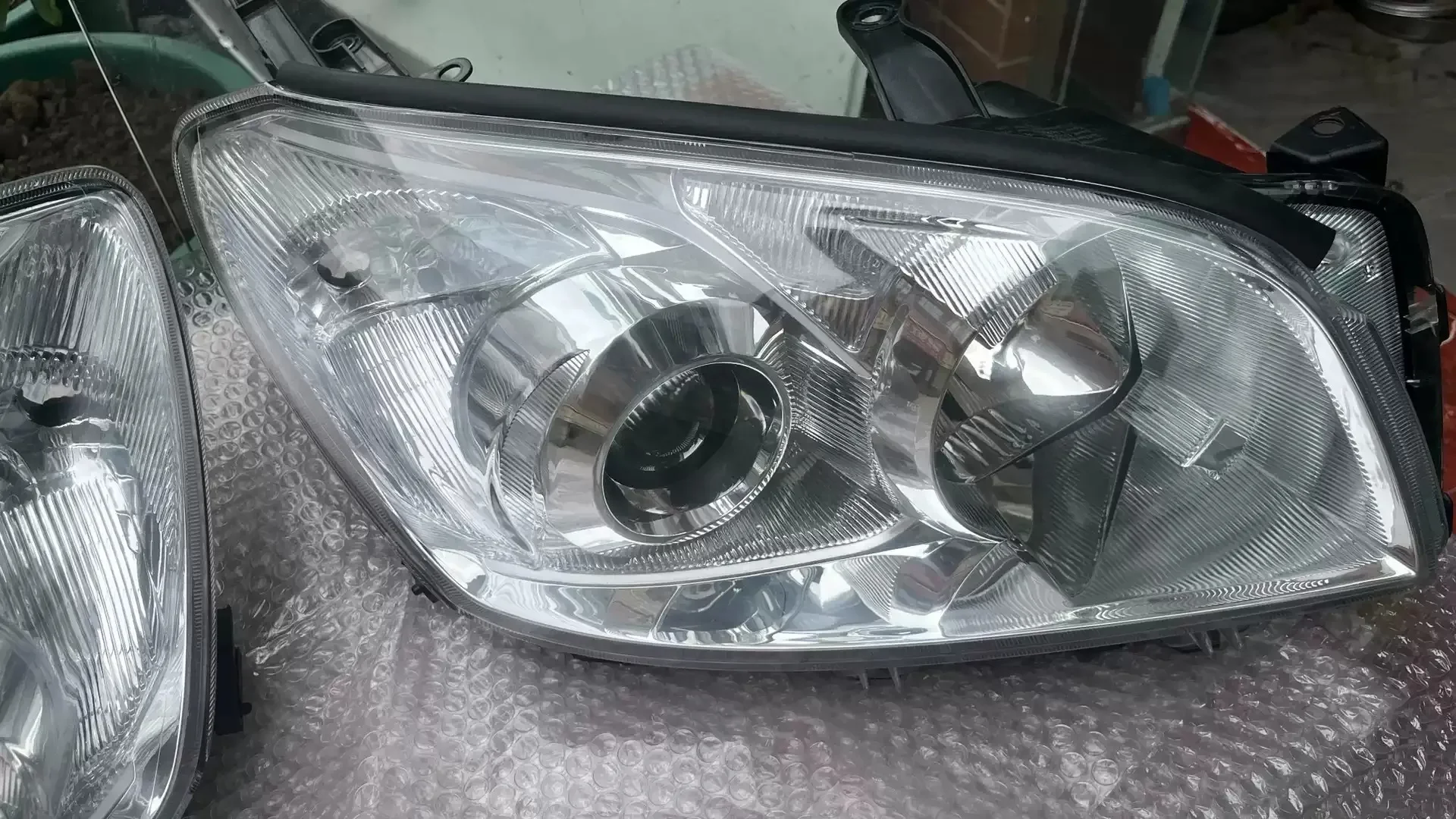 Car Headlight headlamp Half assembly Daytime Running DRL Head lamp For Toyota RAV4 Low High Beam Turn signal