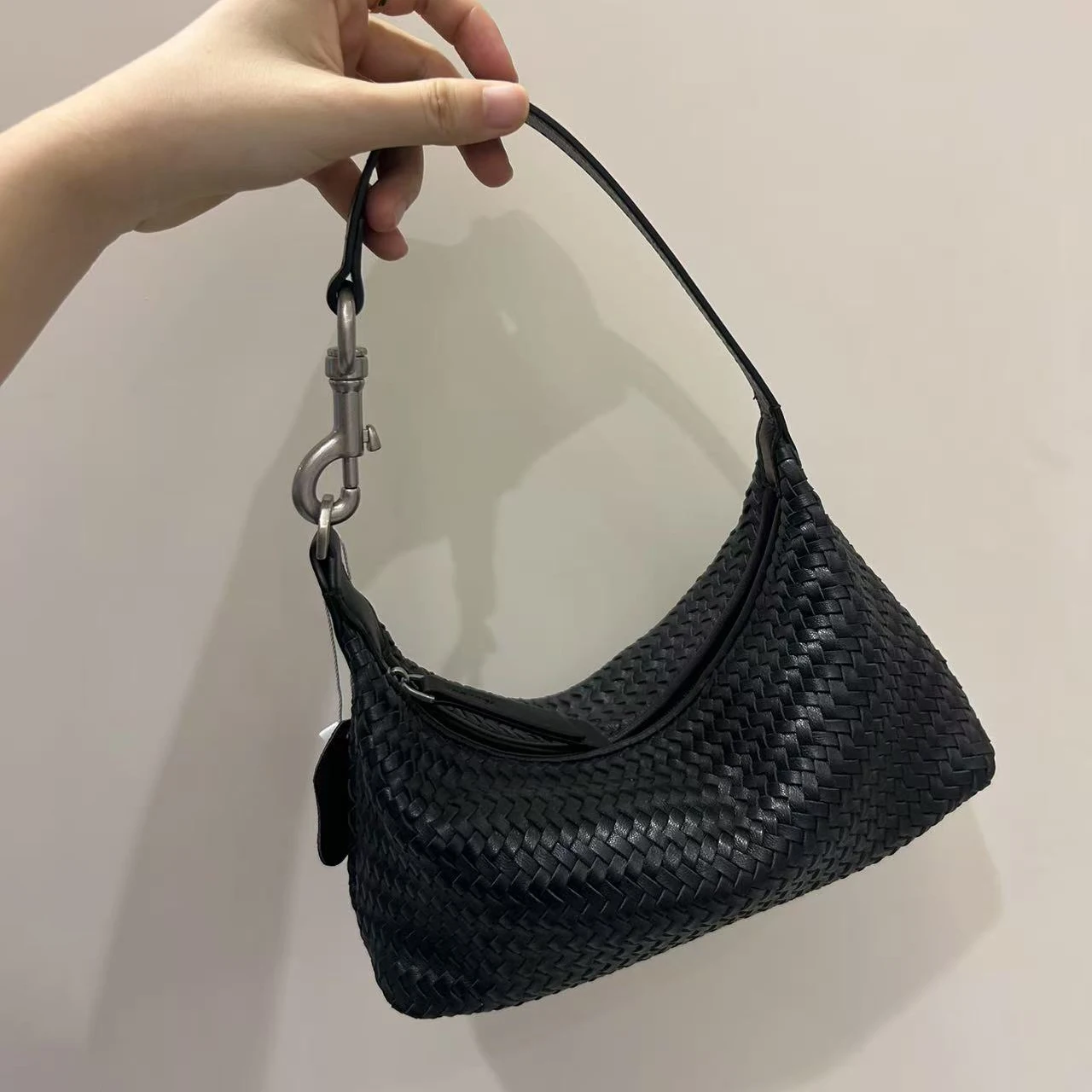 

Сумка ручной работы из овчины, новинка 2025, нишевый дизайн, натуральная кожа, французская винтажная сумка, модная женская сумка через плечо на одно плечо