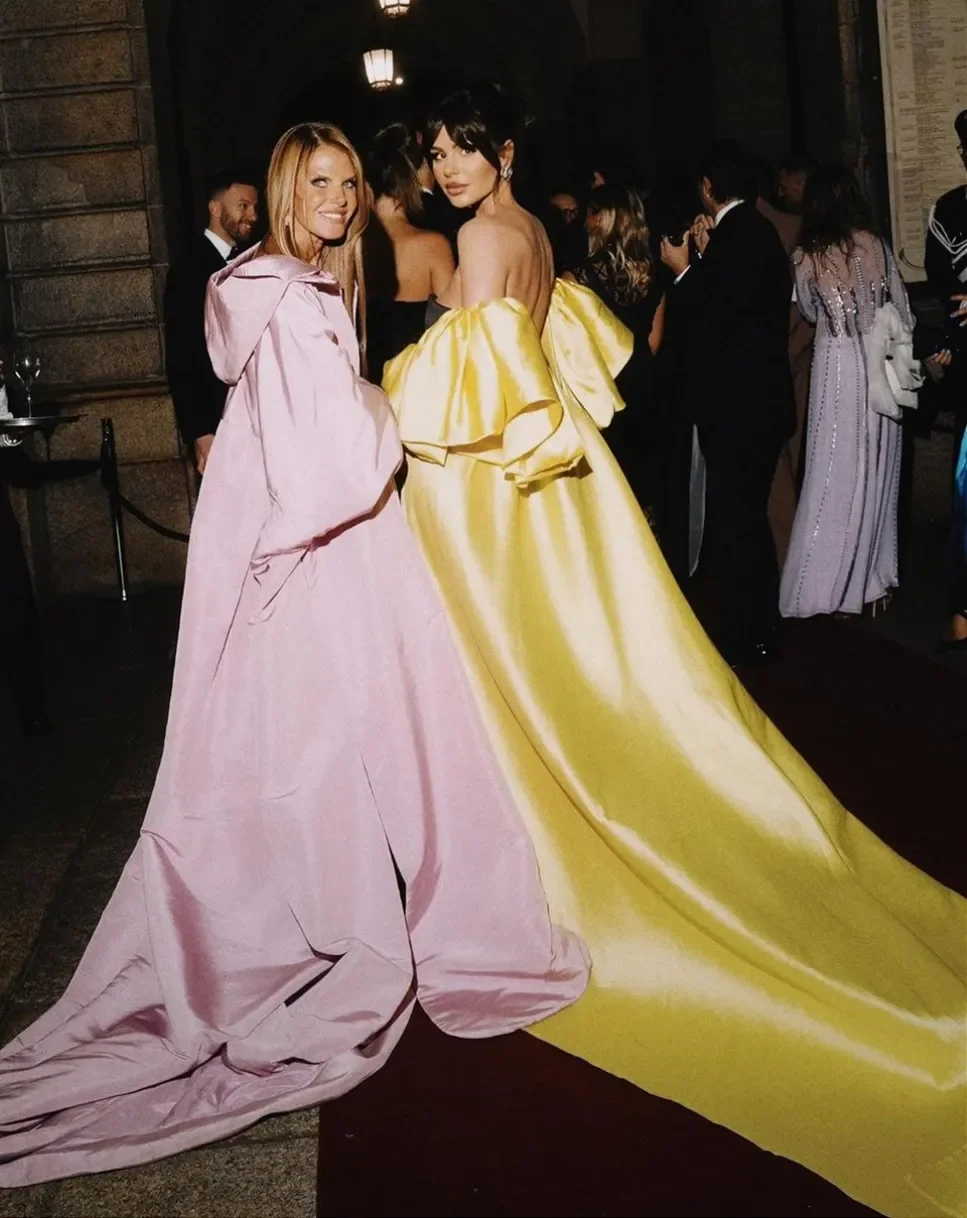 Classy Long Strapless Black Crepe Celebrity Dresses Sheath Satin Court Train Zipper Back Prom Dresses for Women