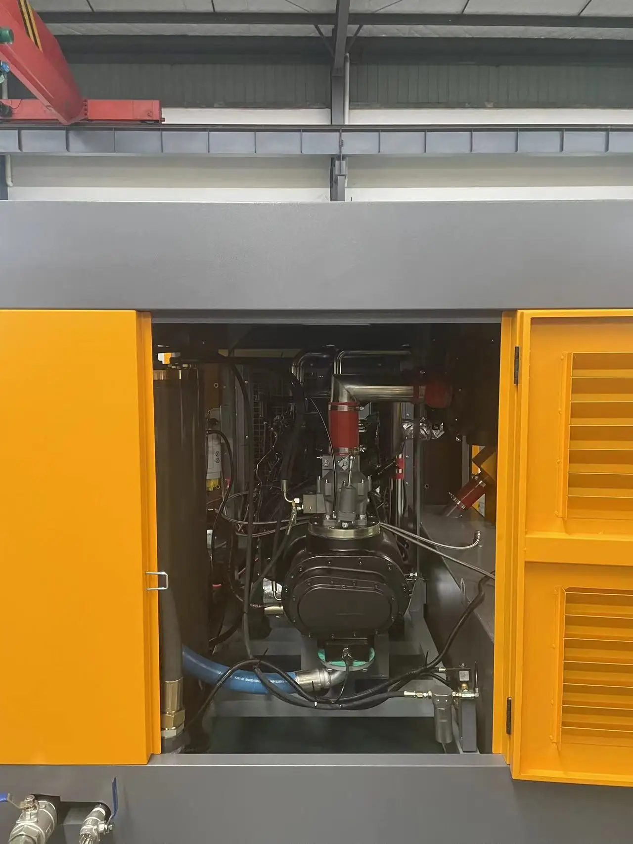Factory Direct Sale Diesel 228KW 22 Bar Engine Screw Air Compressors For Water Well Drilling Rig