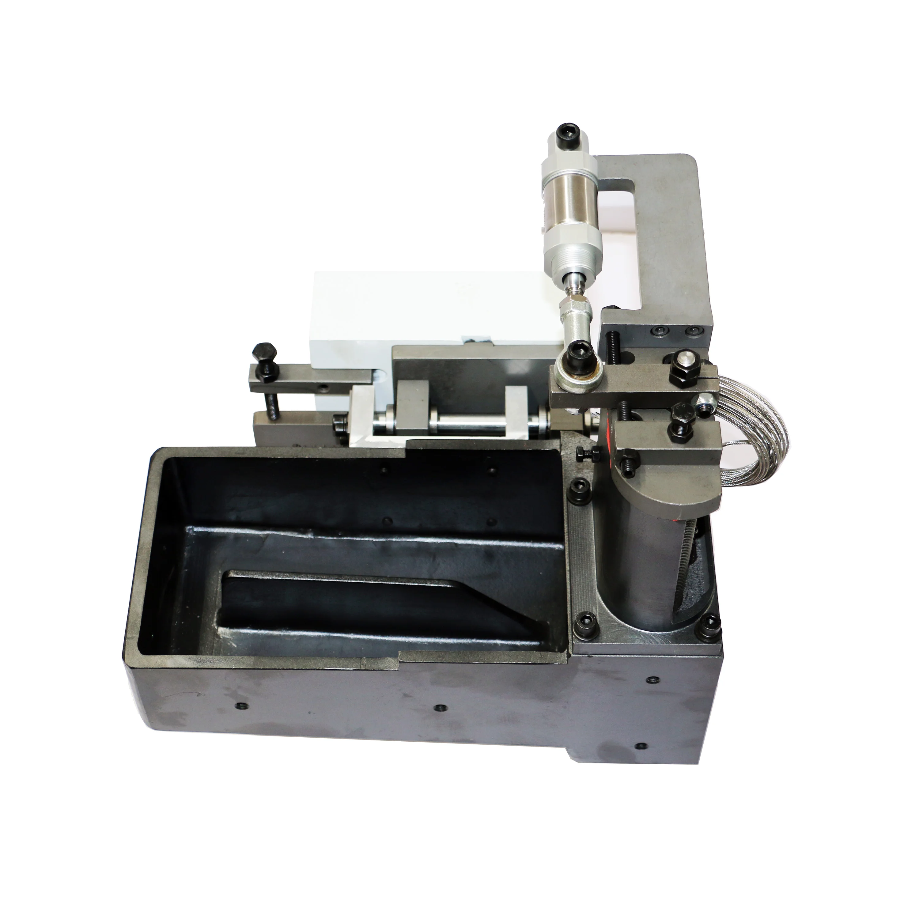 

Производители поставляют аксессуары для кромкооблицовочных машин, высококачественные термостойкие клеевые горшки