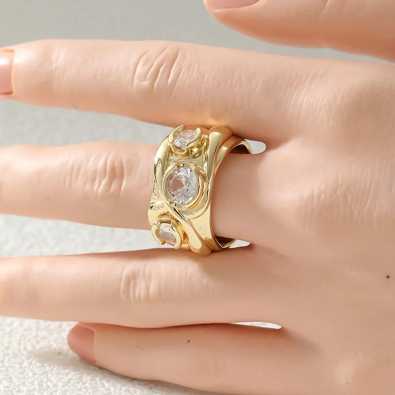 Women's Bright Cross Twisted Wide Ring Inlay Synthetic Zircon Vintage Atmospheric Golden Plated Ring Banquet Party Jewelry