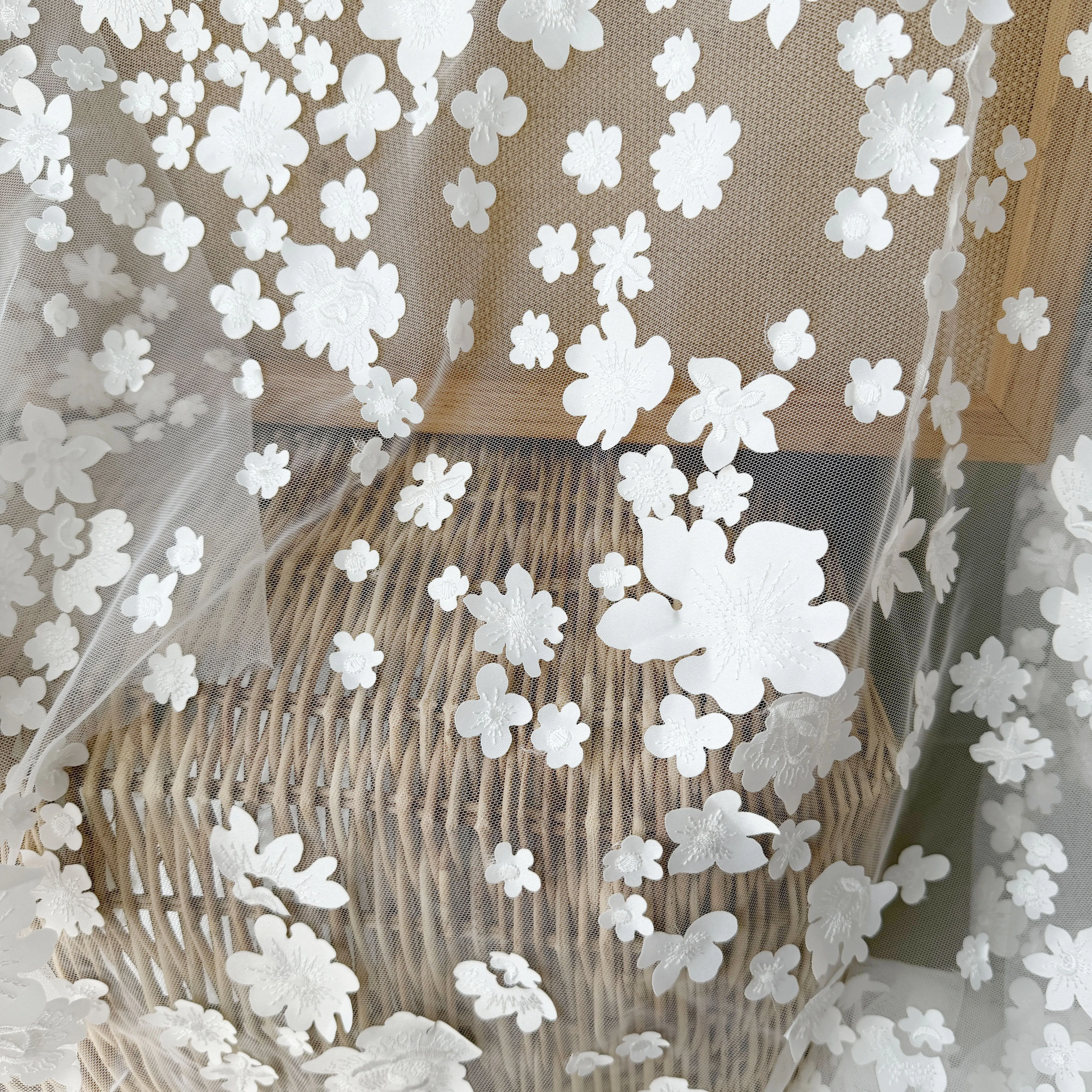 1 Yard 3D Lasergeschnittener Blumen-Spitzenstoff Kordel Braut Hochzeit Blumenstickerei – Detail 3