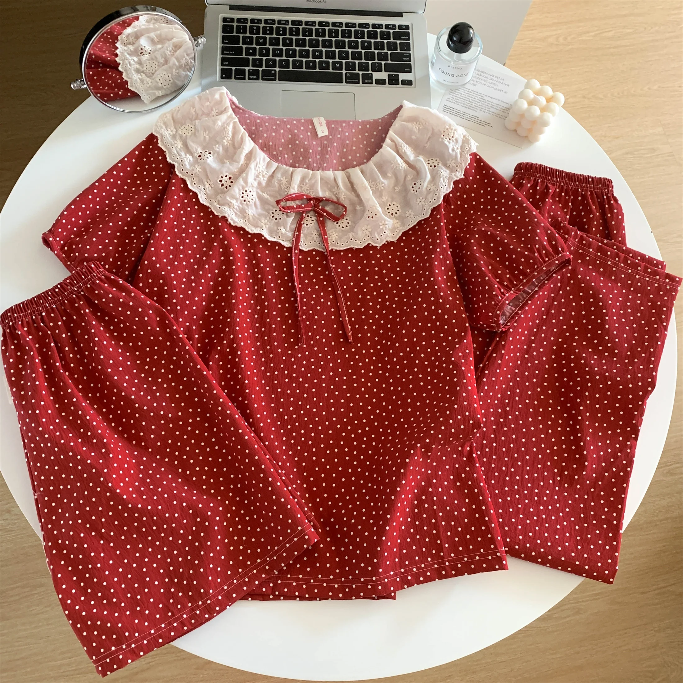 

Кружевной женский пижамный комплект с круглым лацканом и короткими рукавами, летняя красная ночная рубашка в горошек, брюки, хлопковый женский пижамный костюм из трех предметов с облаком