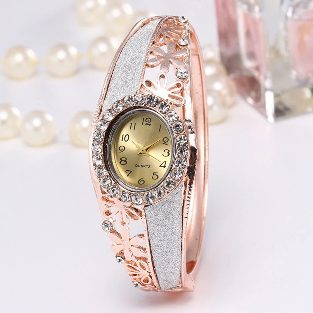 Top ผู้หญิงหรูหรานาฬิกา Rhinestone Hollow Flower Band Fold-Over Clasp Dial Dial นาฬิกาข้อมือควอตซ์ Analog Reloj de Mujer