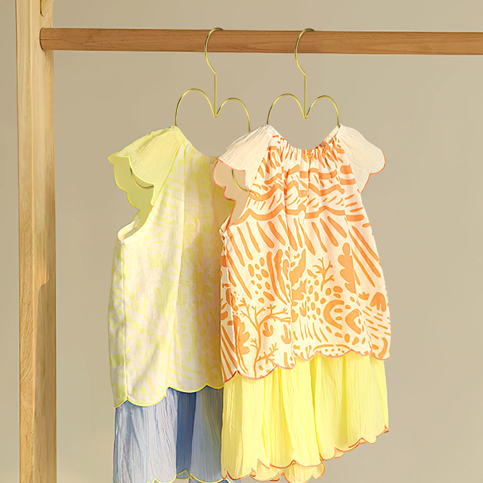 

5Pcs Modern Metal Clothes Hanger Kids Children Non-Slip Coats Sweaters Hangers for Home Closet Organization