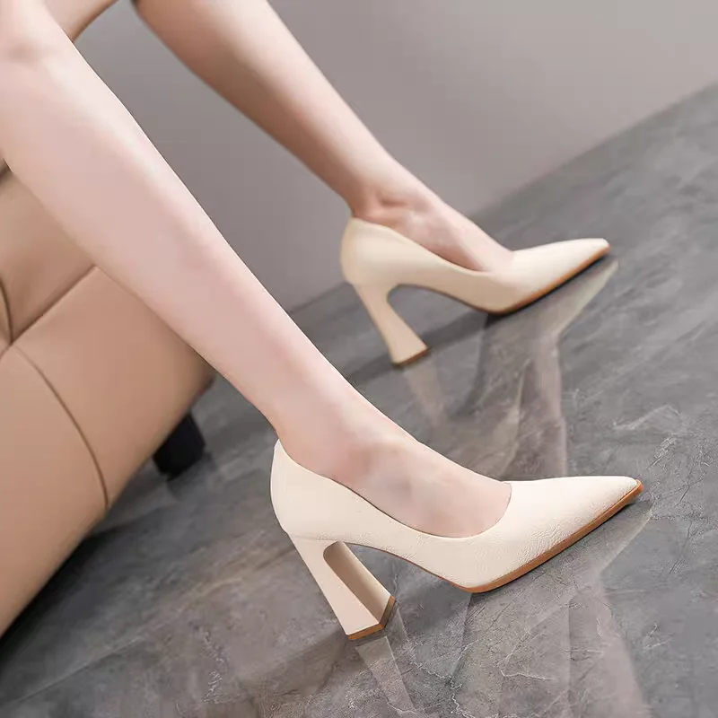 

Женские туфли на блочном каблуке с острым носком и низким вырезом, модные, весна 2026, новинка