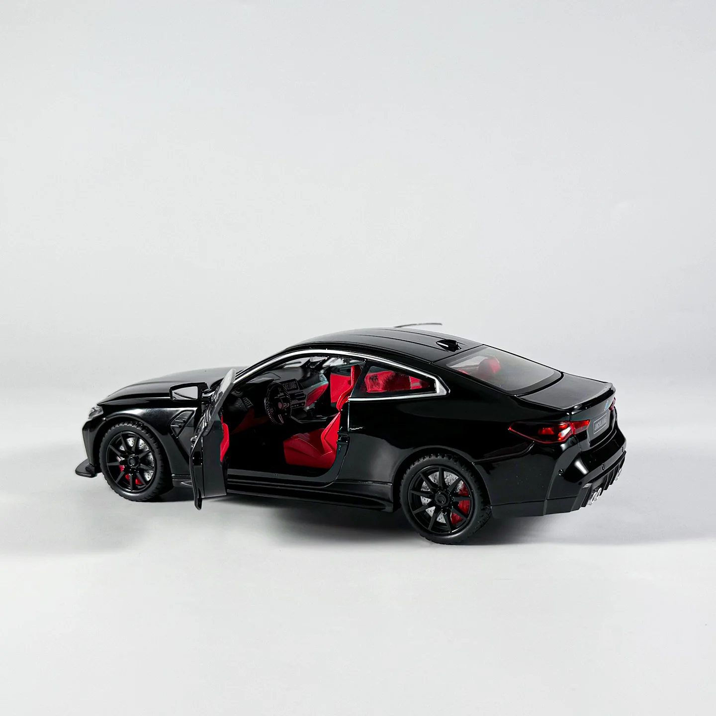 Model M4 ze stopu metalu w skali 1:24, symulowane dźwięki i światła, wykwintne ozdoby na stół, najlepszy przedmiot kolekcjonerski dla miłośników modeli samochodów.