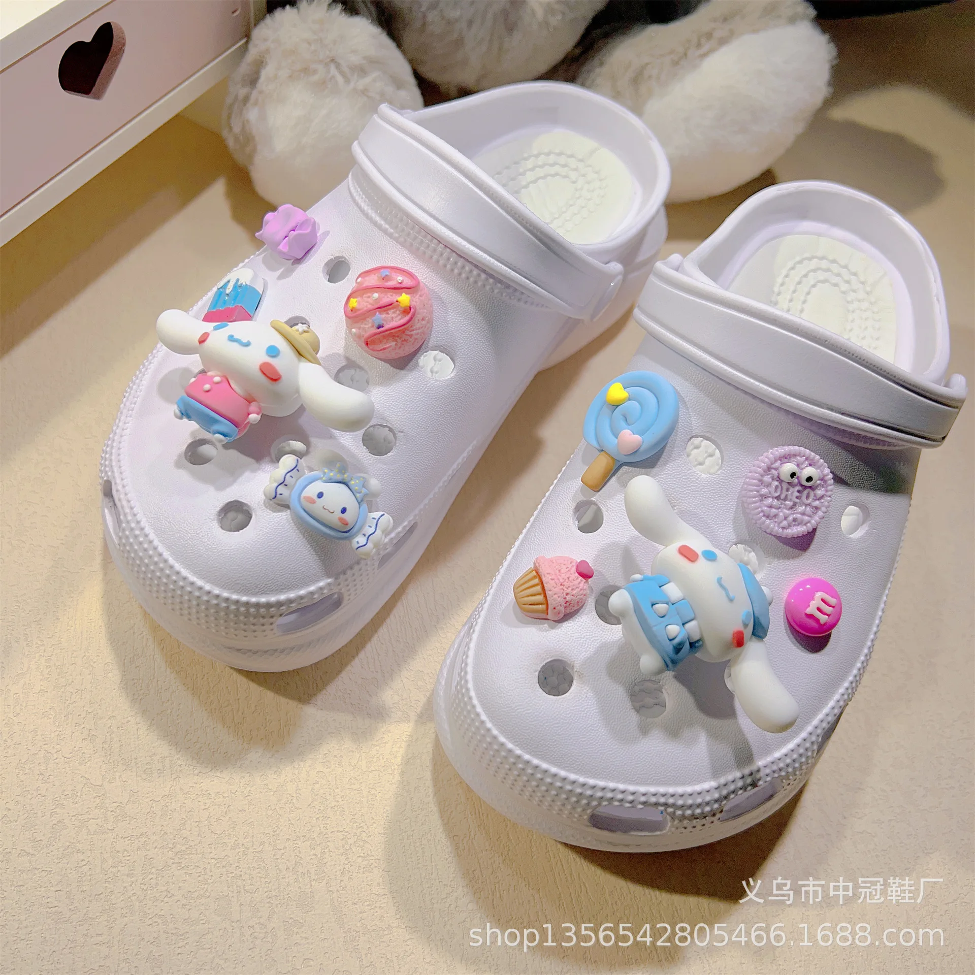 

Cinnamoroll Shoe Buckle Set Sanrio Cartoon Kawaii Animation Peripheral Party Shoe Decorations Children's Toys Gifts