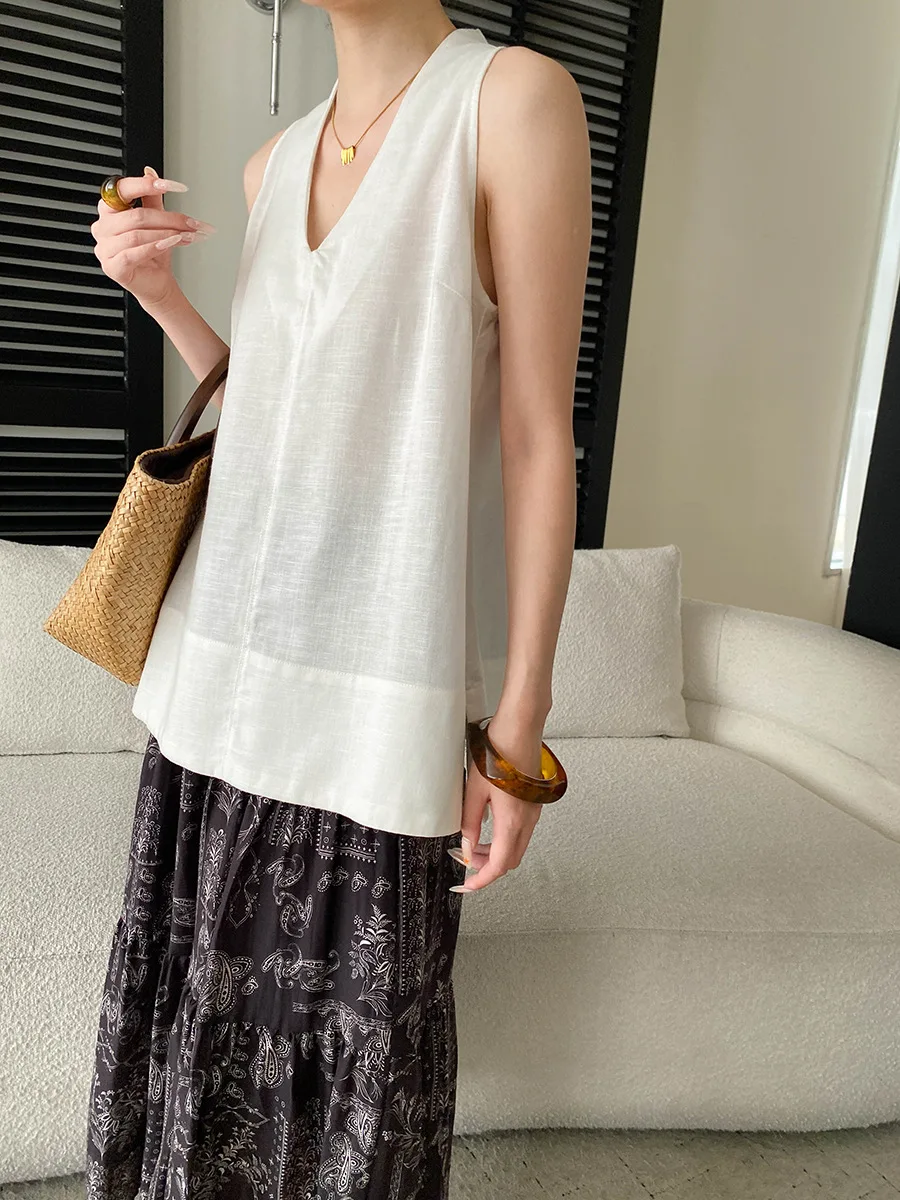 Sommerliche Damen-Weste in unifarbenem Design mit V-Ausschnitt und lockerem Schnitt ohne Ärmel. – Detail 18