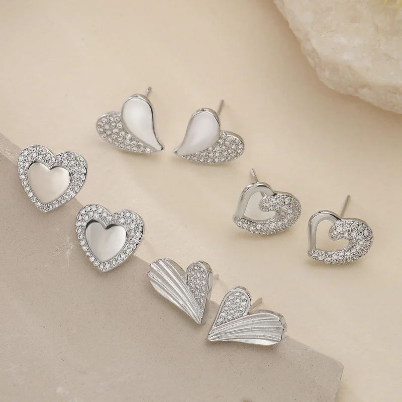 

Fashion Exquisite Zircon Heart Stud Earrings for Women European and American Simple Personality Retro Earrings New