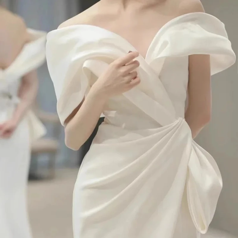 Hellweißes One-Shoulder-Fi-Tail-Abendkleid für Hochzeit, Dr. Travel Photoaphy Host, Luxus-Verlobung