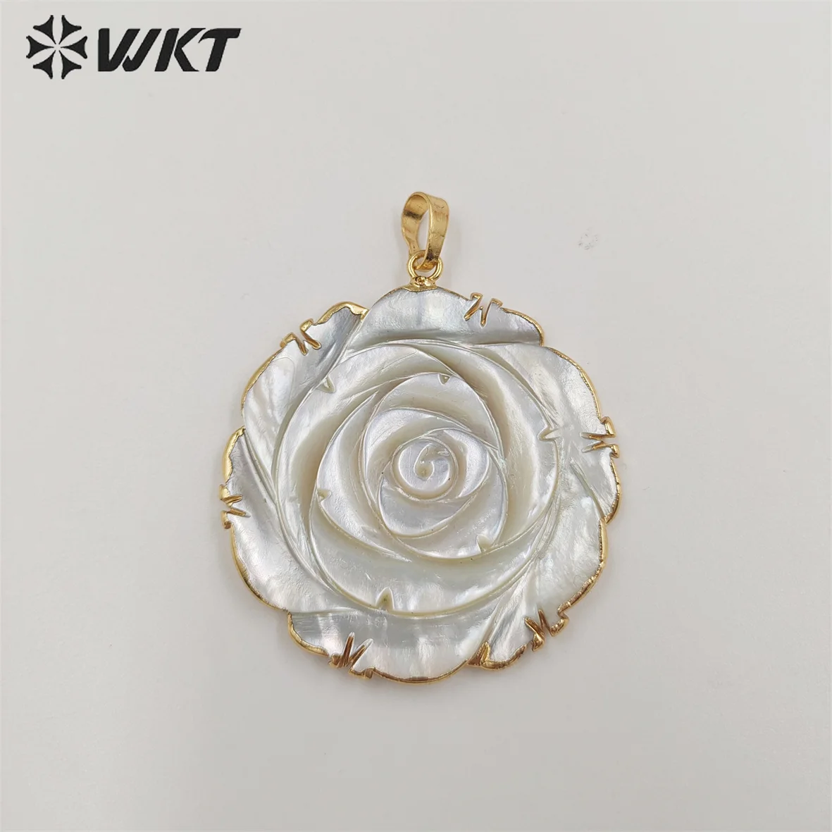 WT-JP309 Wholesale Fashion Hand Carved Pearl Shell Flower Pendant Unique Charming Gold Trim Rose White ACC