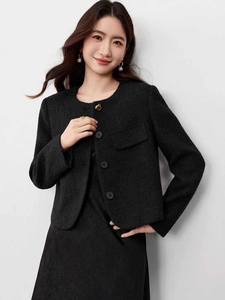 SENTUBILA Women's Elegant Commuter Short Coat Autumn 2025 New Wool Blend O-Neck Metal Buckle Long Sleeve Office Top 153WA2086