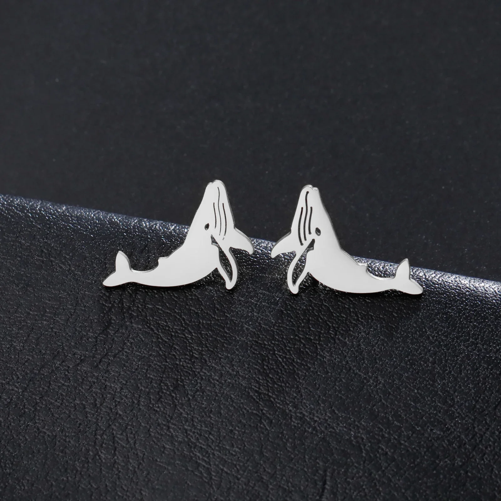 Skyrim Little Whale Stud Earrings Stainless Steel Women Girls Earring Fashion Ocean Sea Animals Jewelry Birthday Gift Wholesale