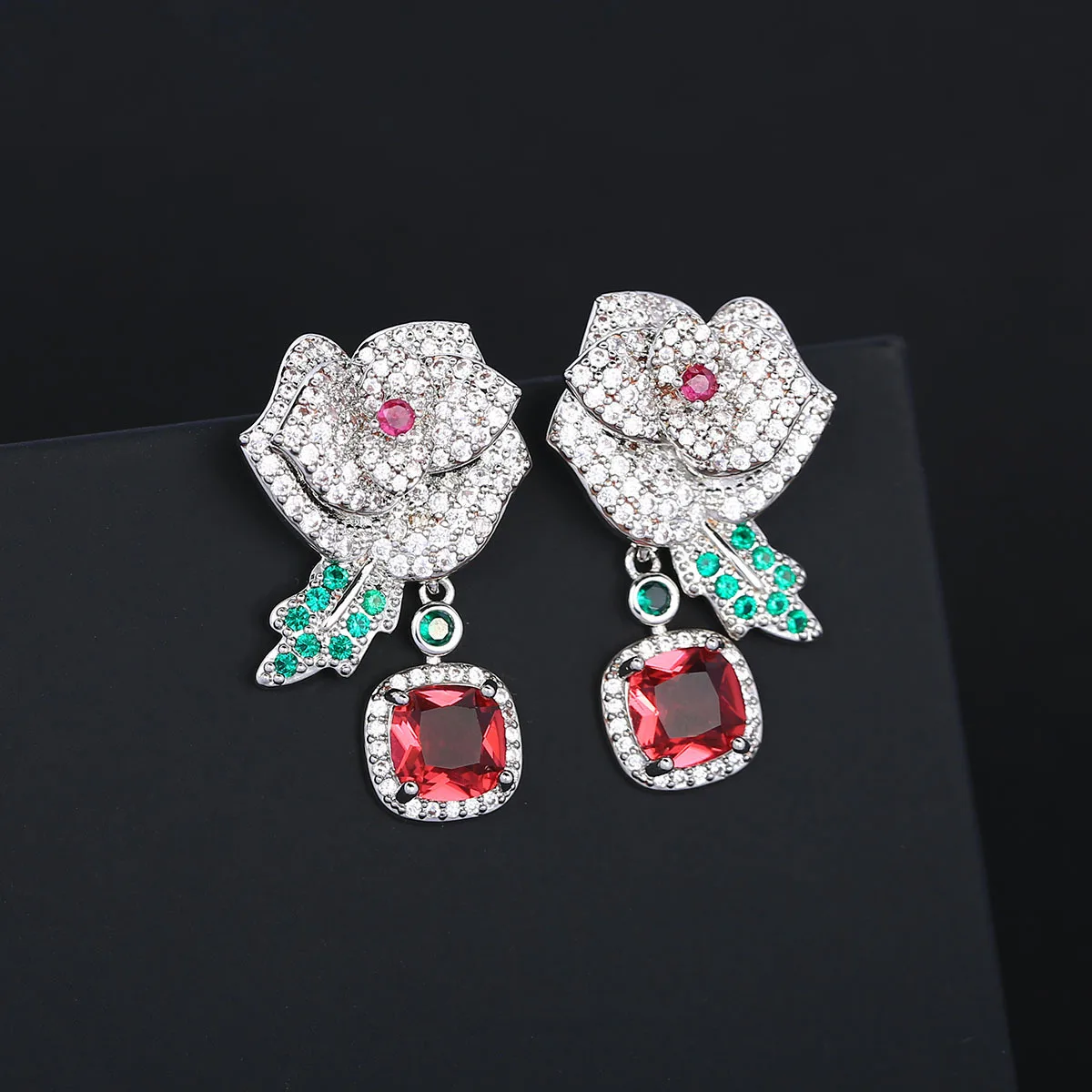 

Bilincolor Light and Luxurious Earrings Inlaid With Zircon Flowers for Gift