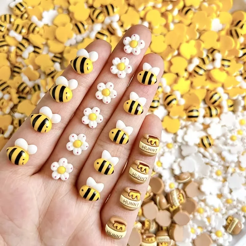 Creative cartoon Honey Honey Jar Resin Nail Charm 3D Realistic Five-Petal Flower Nail Art Decoration, with Random Patterns
