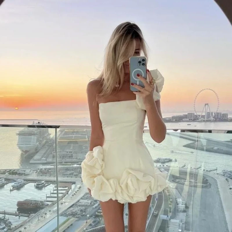 Abito alla moda ed elegante con top a tubo monospalla slim con bocciolo arricciato e abito corto da donna sui fianchi