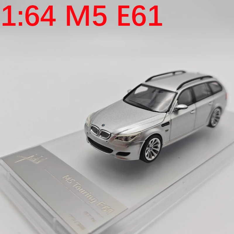 

Diecast Original 1:64 Scale M5 E61 Alloy Model Simulation Classic Decoration Hobbies Souvenirs Gifts Collection Static Display