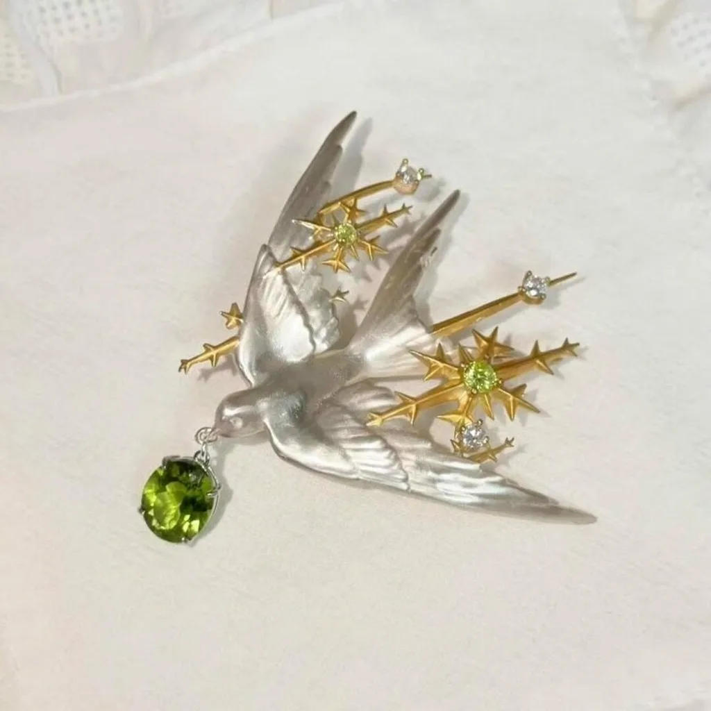 Vintage Silver Swallow Starburst Brooch Handcrafted Crystal Decorative Pin Unisex Fashion Jewelry Accessories