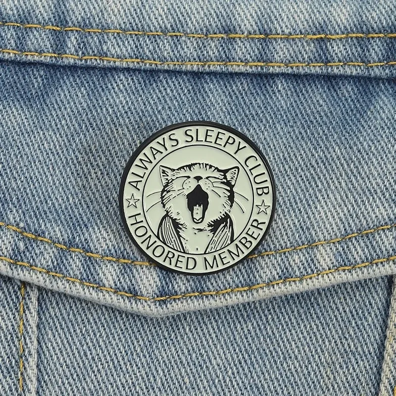 Брошь-значок «Вечно Сонный Кот» для членов клуба Always Sleepy Club, эмалевая, милая, с уставшим и сонным котом, для лацкана, рюкзака, украшение, подарок