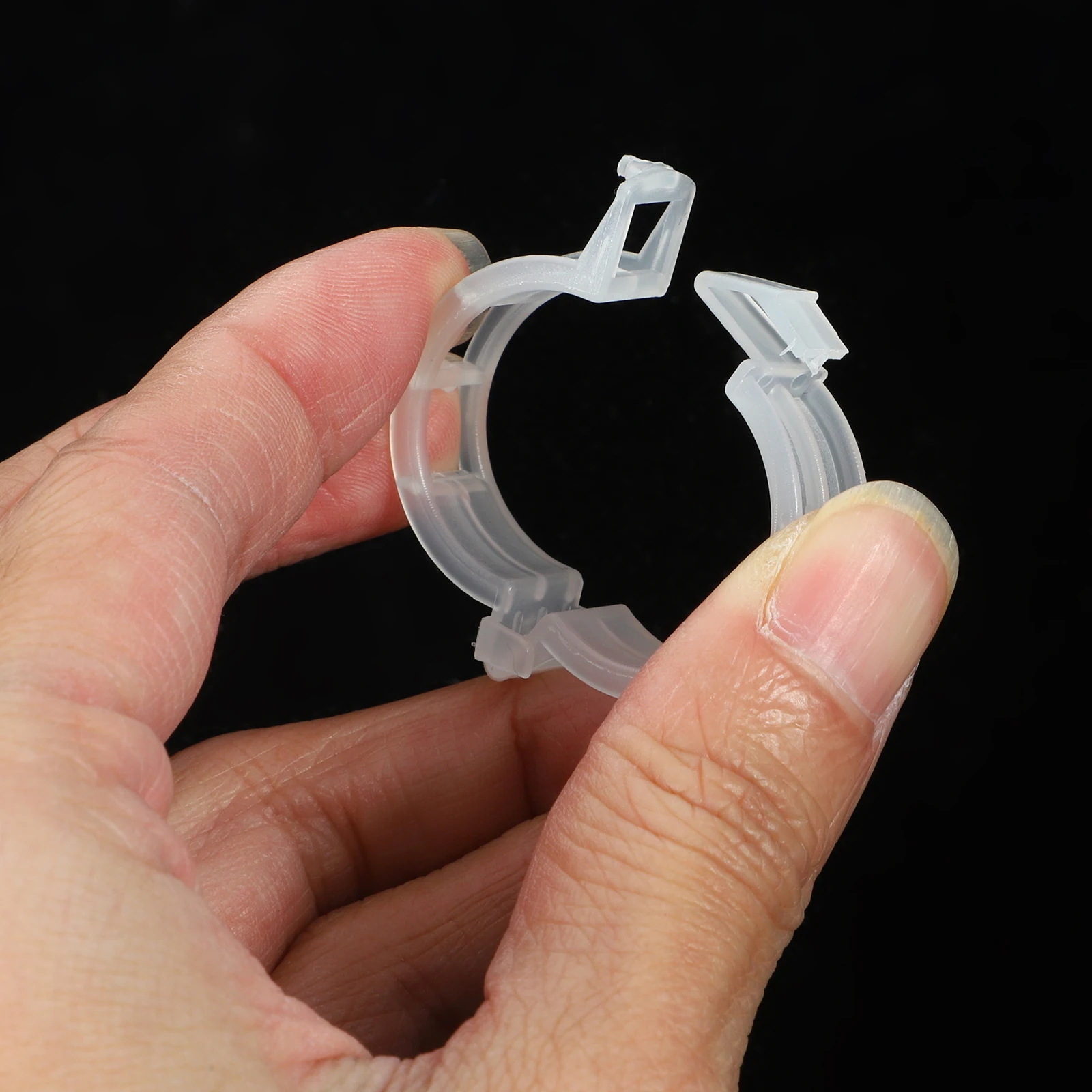 

150Pcs Garden Tomato Stem Support Clips Hooks Greenhouse Plant Stem Straightening Clips Fruit Vegetable Growing Support Tools