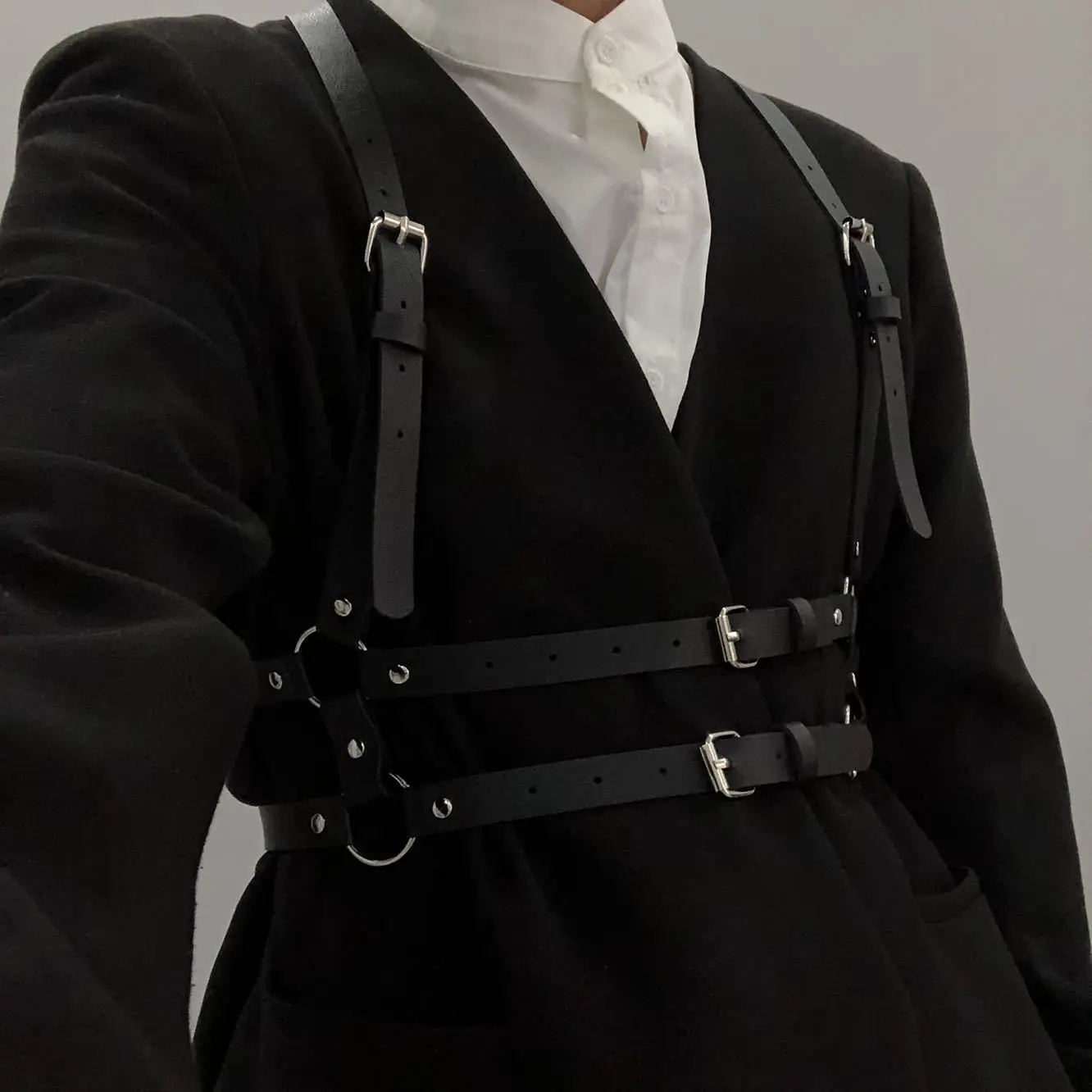 الذكور الأشرطة تي شيرت قميص الظهر الجلود حزام الصدر حزام الكتف فاسق الجلود تسخير BDSM