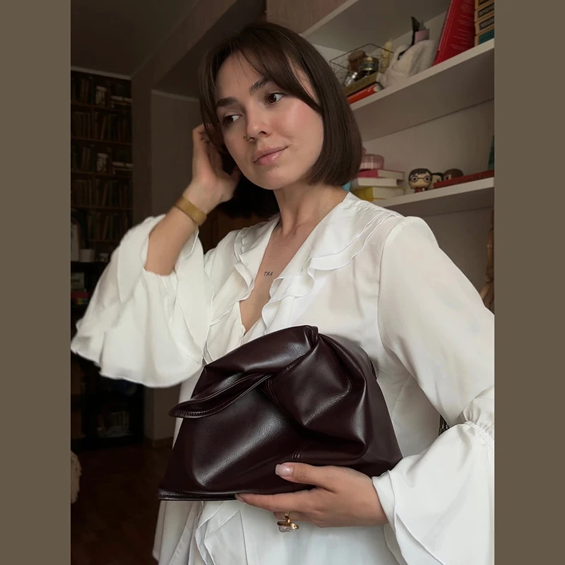 Kunstleder-Handtasche mit gedrehtem Knoten, elegante Damen-Clutch mit Falten, minimalistische PU-Handtasche, Abendtasche, Alltagstasche für Damen. – Detail 10