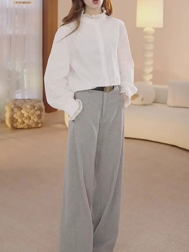 Elegancki, swobodny top z koronkowym kołnierzykiem, zapinany na jeden guzik, długi rękaw, idealny do pracy, modny, damski, wiosna 2025, marka Poetic Lin, luźny krój.