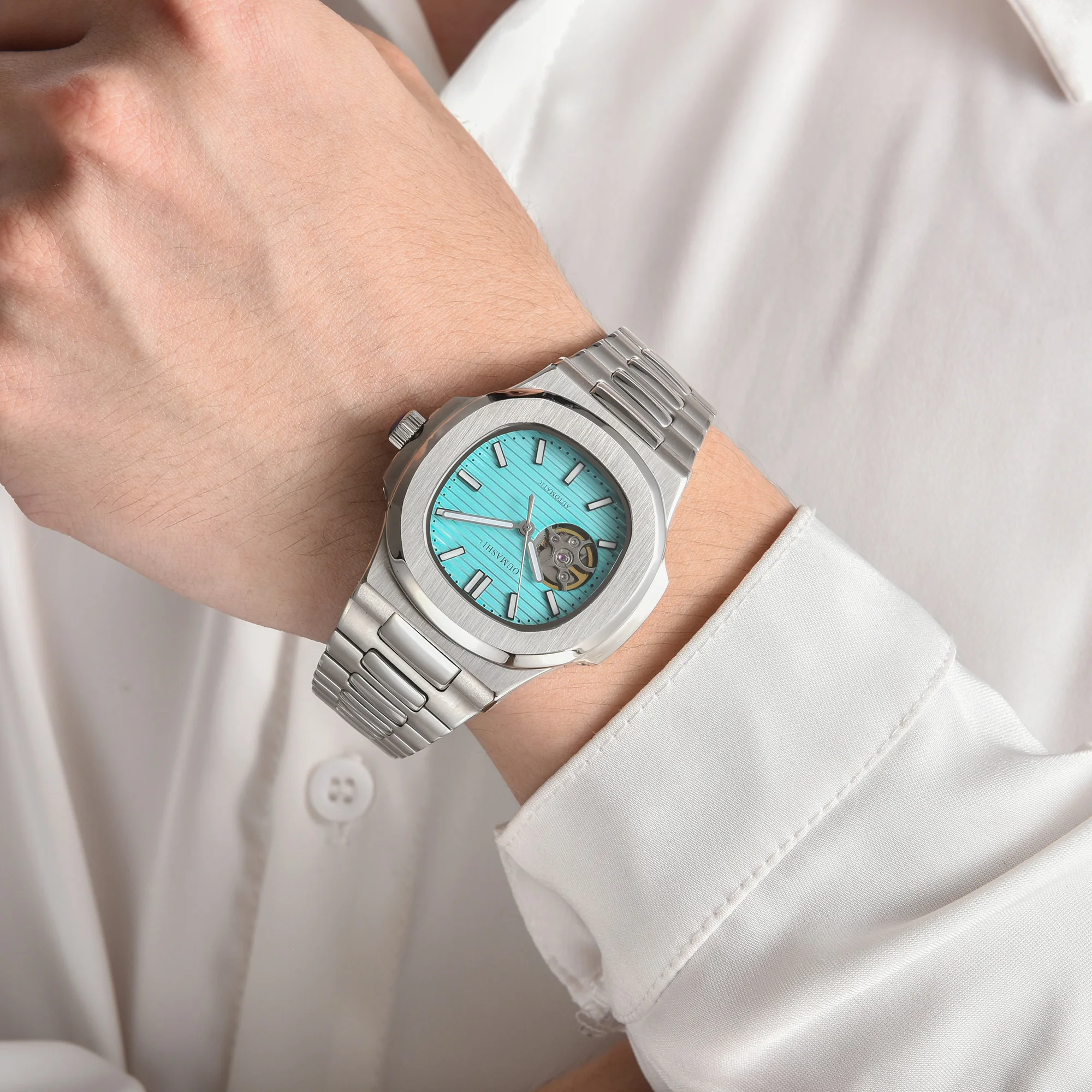 カスタマイズされた時計 43 ミリメートル NH38a メンズ腕時計機械式中空時計 316L ステンレス鋼サファイアガラスシェル防水時計 10ATM