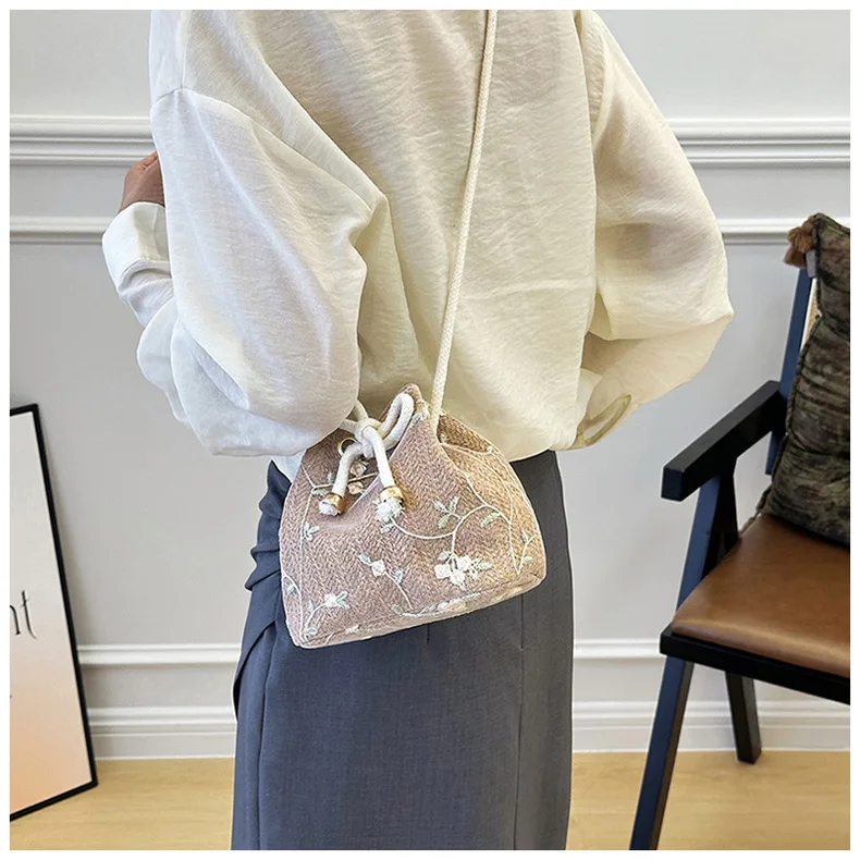 

Woven bag Straw bag Pastoral casual messenger bag Women's small fresh simple fashion shoulder bag