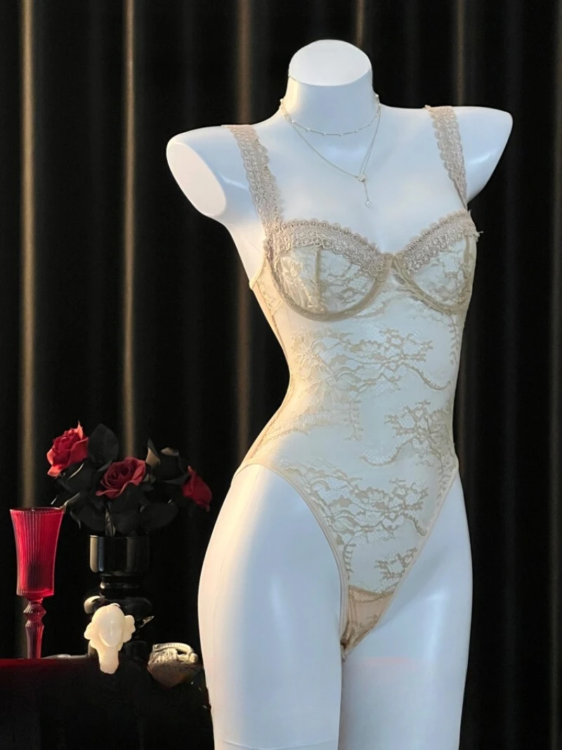 Einteiliges Neckholder-Kleid im französischen Stil für Damen – elegantes, durchsichtiges Mesh-Design mit Taillenring-Detail, romantisches Date-Outfit und verträumt