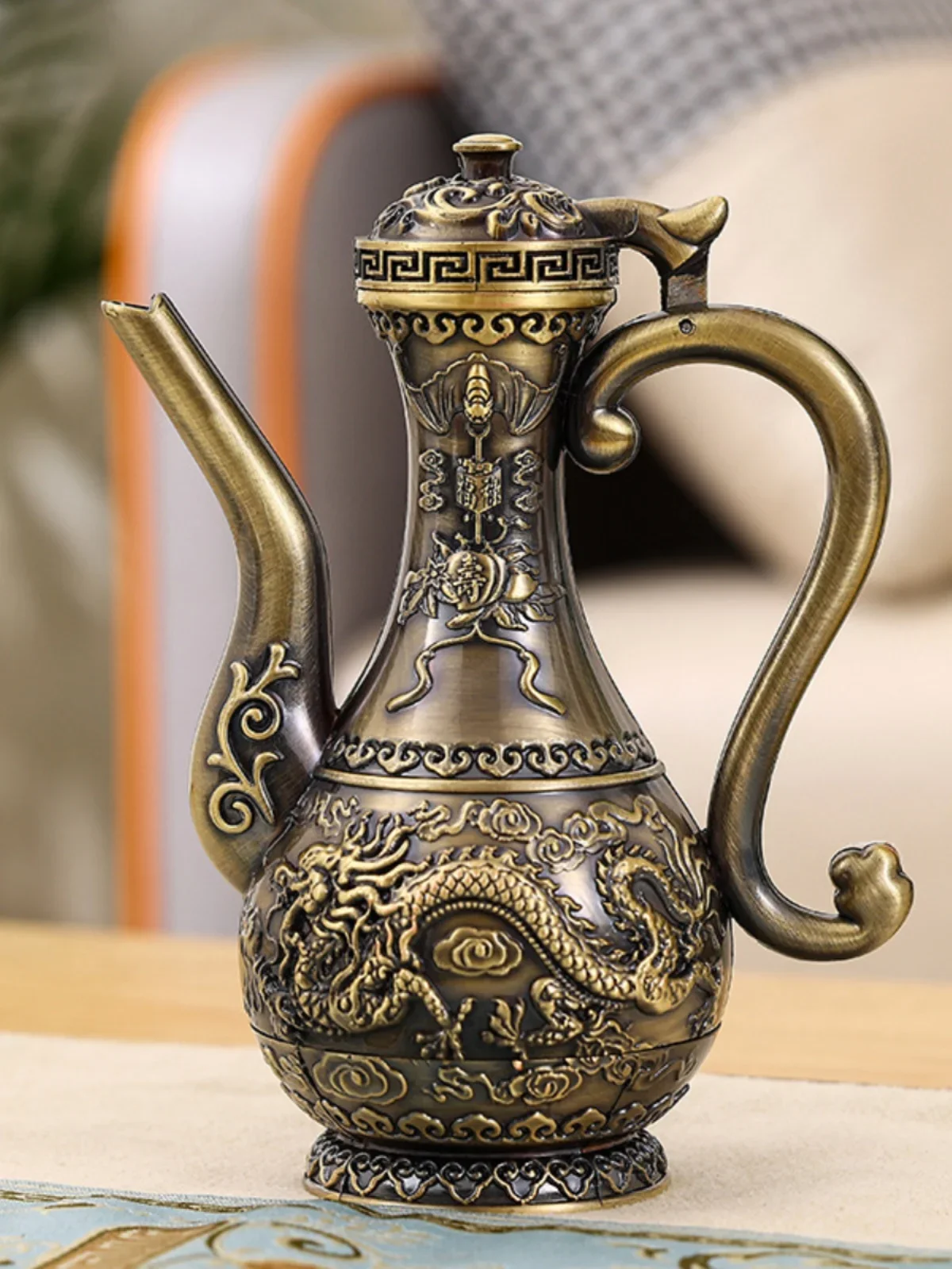 Chinese retro style props for wine, bronze high-end wine jug, personalized creative set ornament