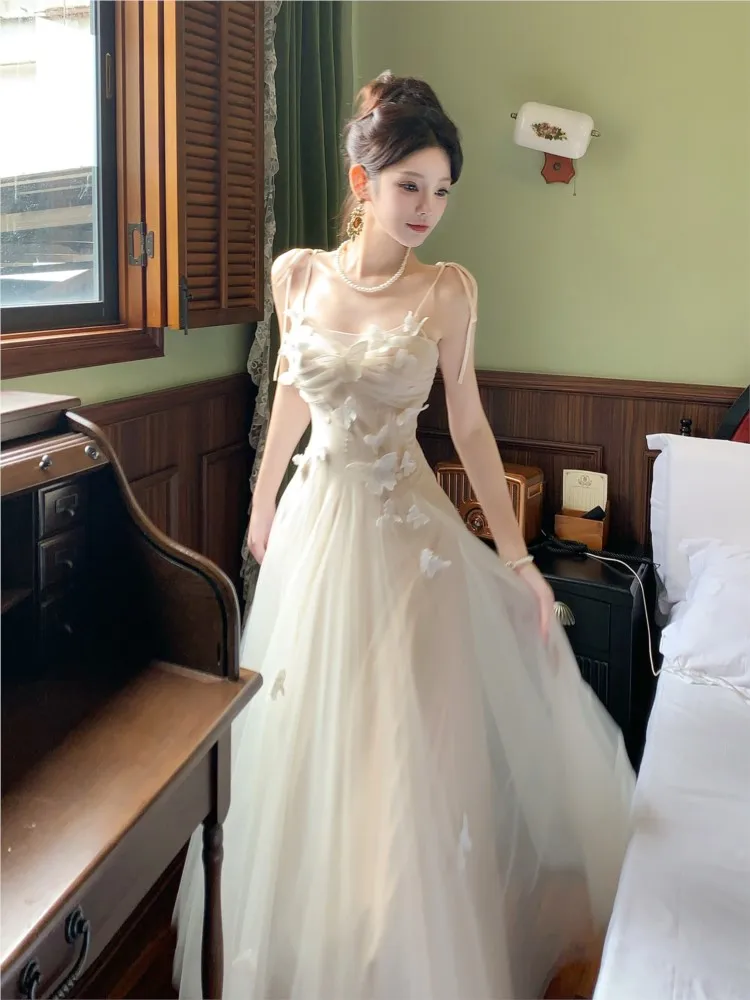 

Three-dimensional chiffon halter top light luxury banquet dress