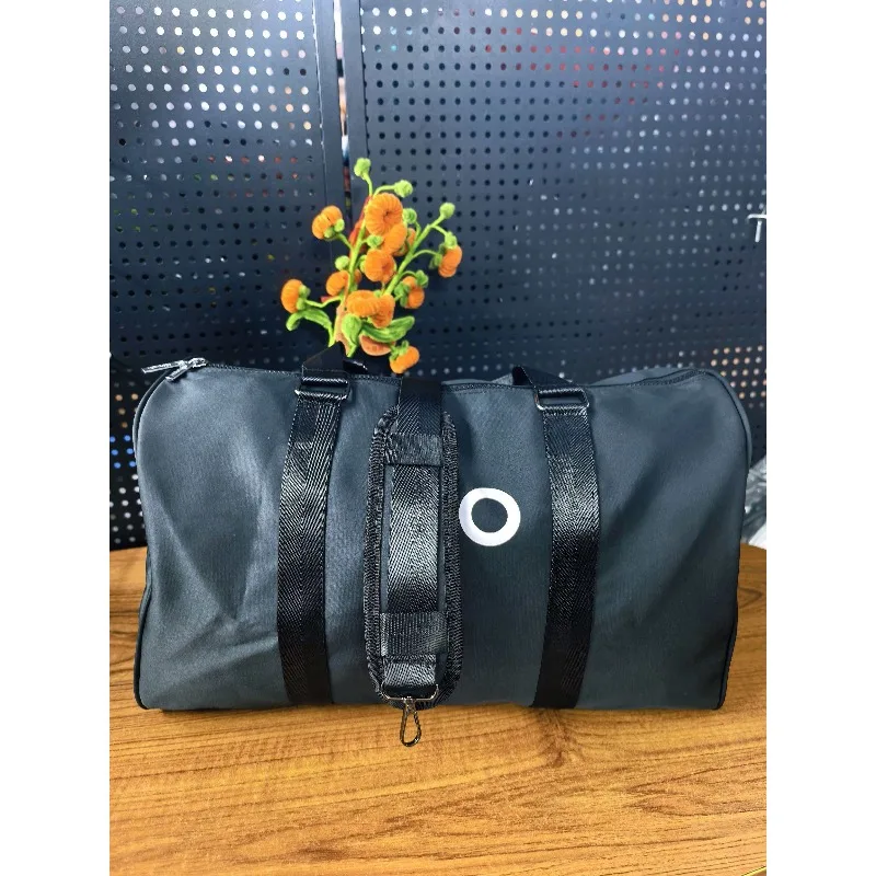 

Водонепроницаемая сумка для йоги, спортивная сумка для путешествий, вместительная сумка через плечо.