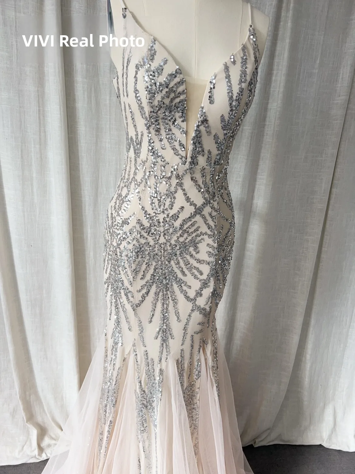 

Sexy Long Evening Gown with Sequin Netting And Strap for Starred Events And Celebrations Ele Dr for Various Ocns