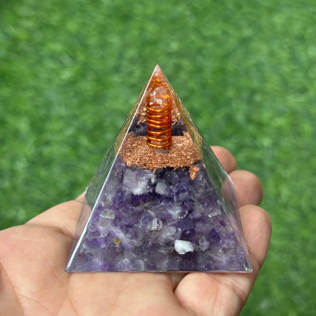 1pc Orgonite Pyramide, Composed of Amethyst Crystal chips, Home Desktop Handmade Ornaments, Crystal Orgonite Pyramide