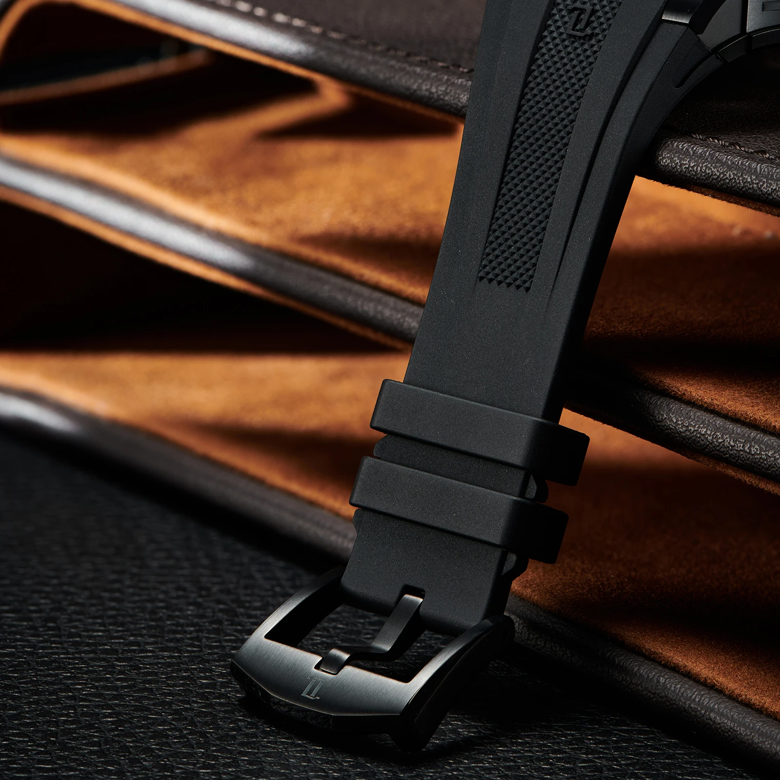 OBLVLO موضة الأسود PVD برميل شكل الجوف التدريجي ساعة أوتوماتيكية الهيكل العظمي المطاط مقاوم للماء ساعات آلية للرجال EM-ST