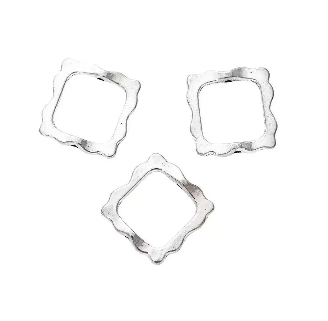 30 pièces 15*15mm, trou 1.3mm perles d'espacement carrées creuses pour bijoux faits à la main en alliage de Zinc métal HW3286