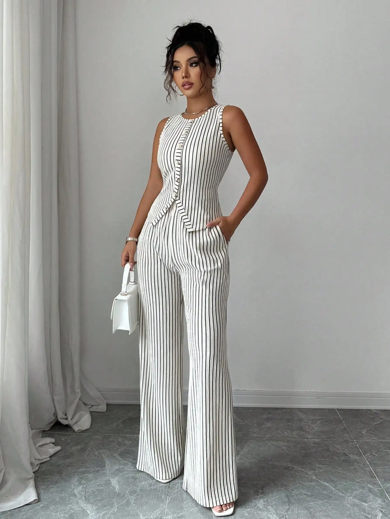 Conjunto Feminino Listrado de 2 Peças: Top Sem Mangas com Botões e Calças de Cintura Alta com Pernas Largas, Estilo Elegante para o Dia a Dia