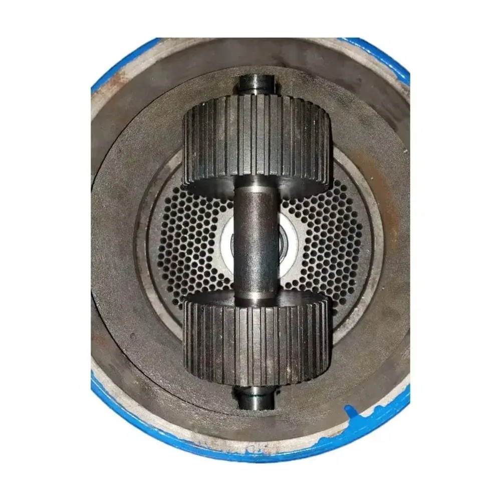 Feed Pellet Machine Roller Assembly Press Wheel Alloy Steel Die Roller Spare Parts for 125/150/160/210 Flat Die Feed Granulator