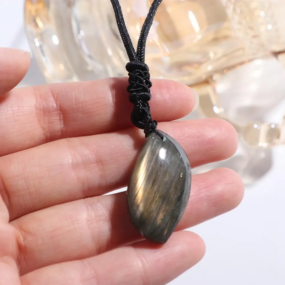 Stone Craft Natural Labradorite Geometric Shape Exquisite Crystal Labradorite Pendent Raw Stone Polishing Natural Training Stone