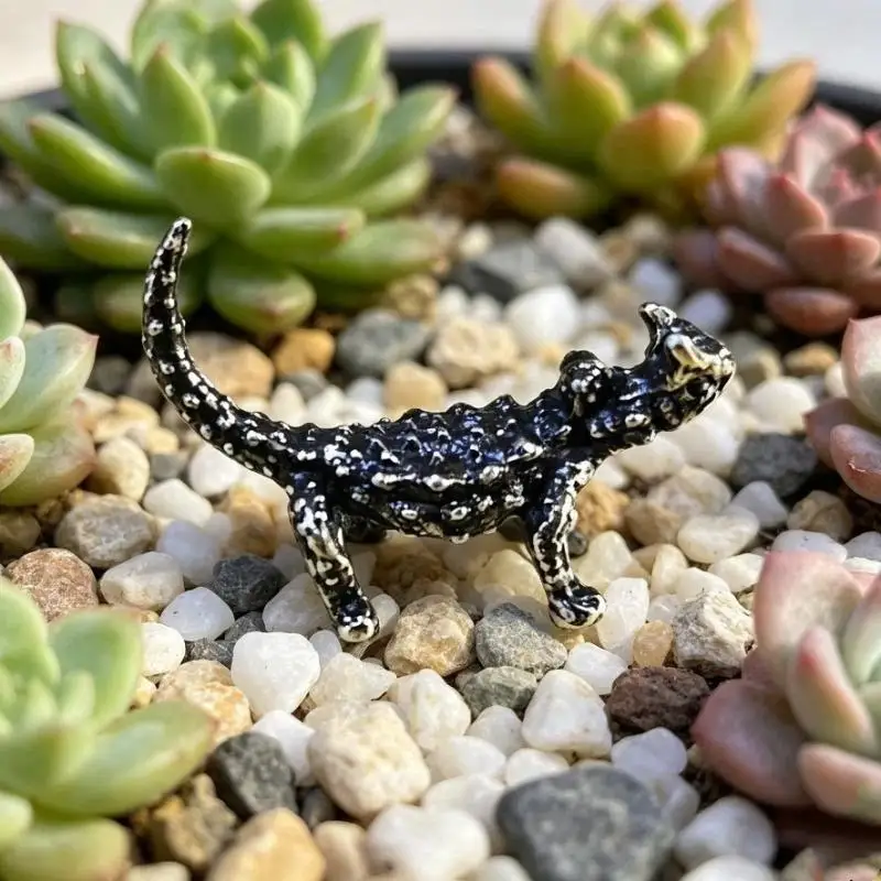 Solid Alloy Horned Lizard Mini Figurine Rustic Vintage Finish Compact Desktop Decor for Living Room Side Table