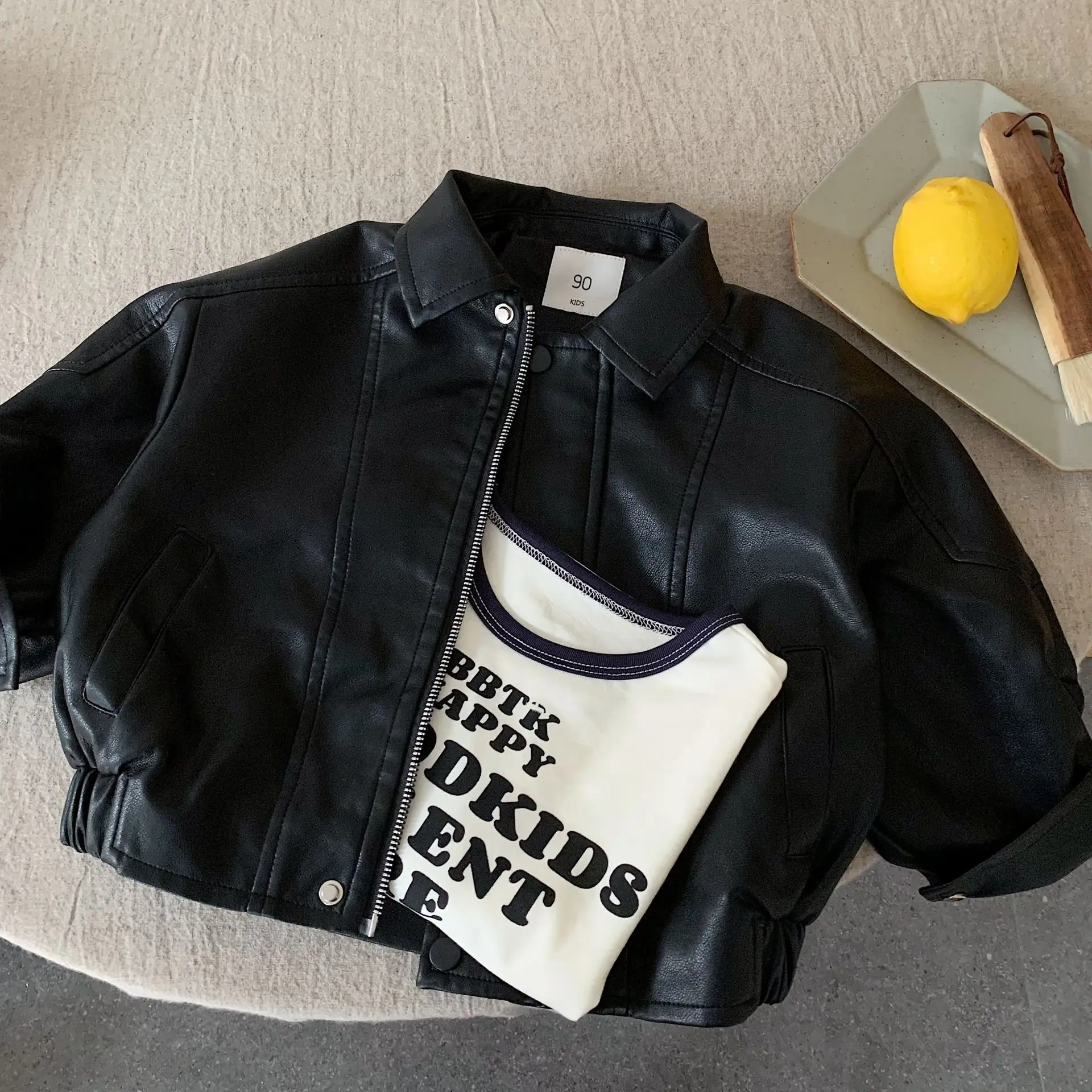 Frühling Herbst Neue Mädchen Jungen Lederjacke Einfarbiger Revers Schicker Motorrad-Reißverschlussmantel für 2-8 Jahre alte Kinder Modische PU-Oberbekleidung – Detail 9