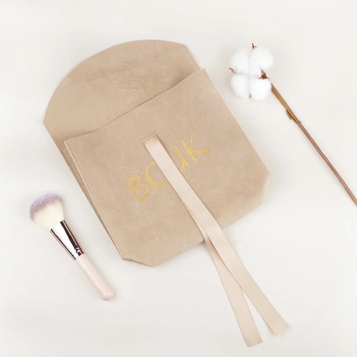 Custom logo makeup tools Lipstick Sunscreen Cream packaging velvet bag luxury envelope flap jewelry pouch for perfume