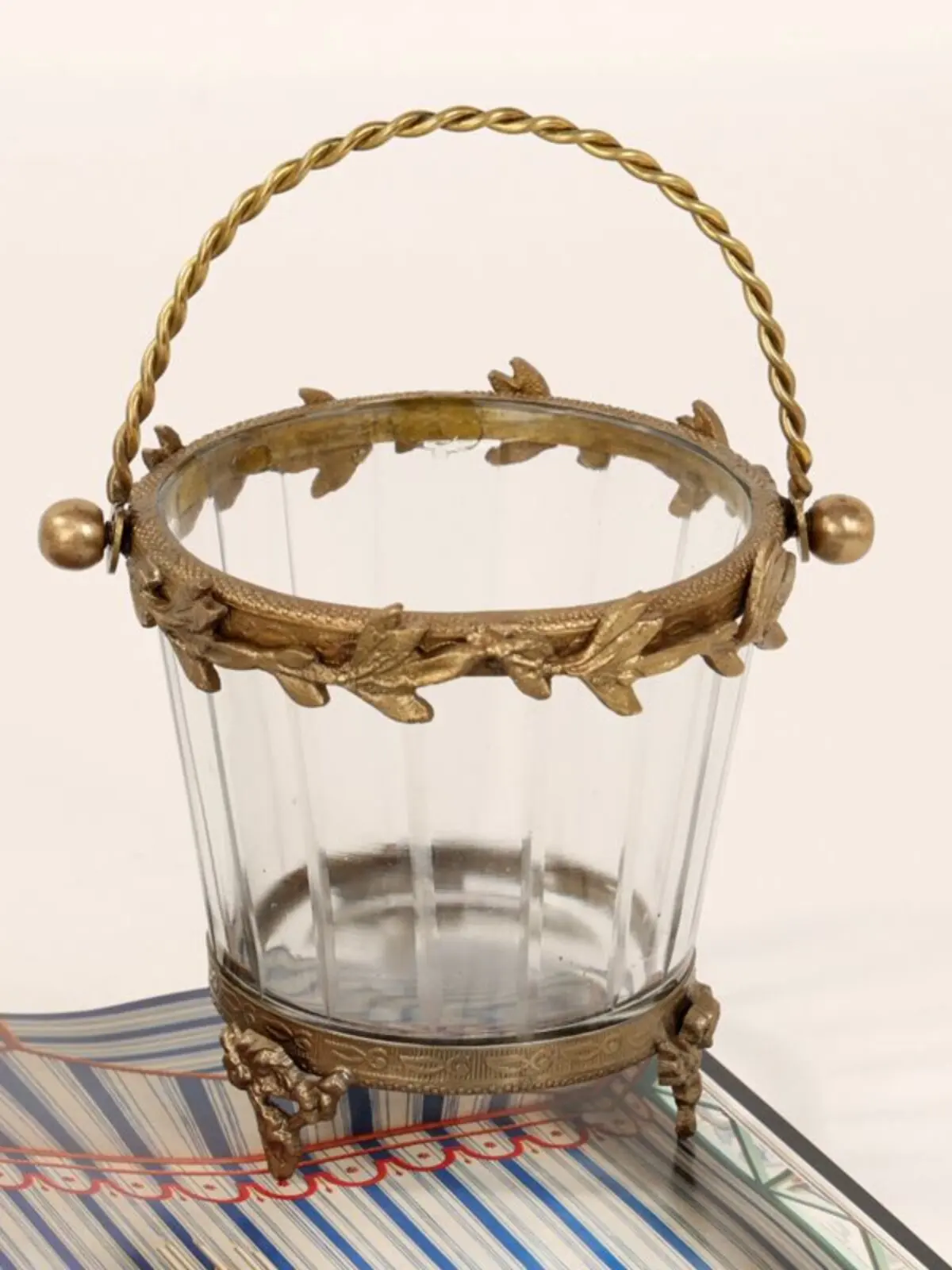 Brass glass engraved handmade retro nostalgic jewelry cosmetics storage bucket decorative ornament