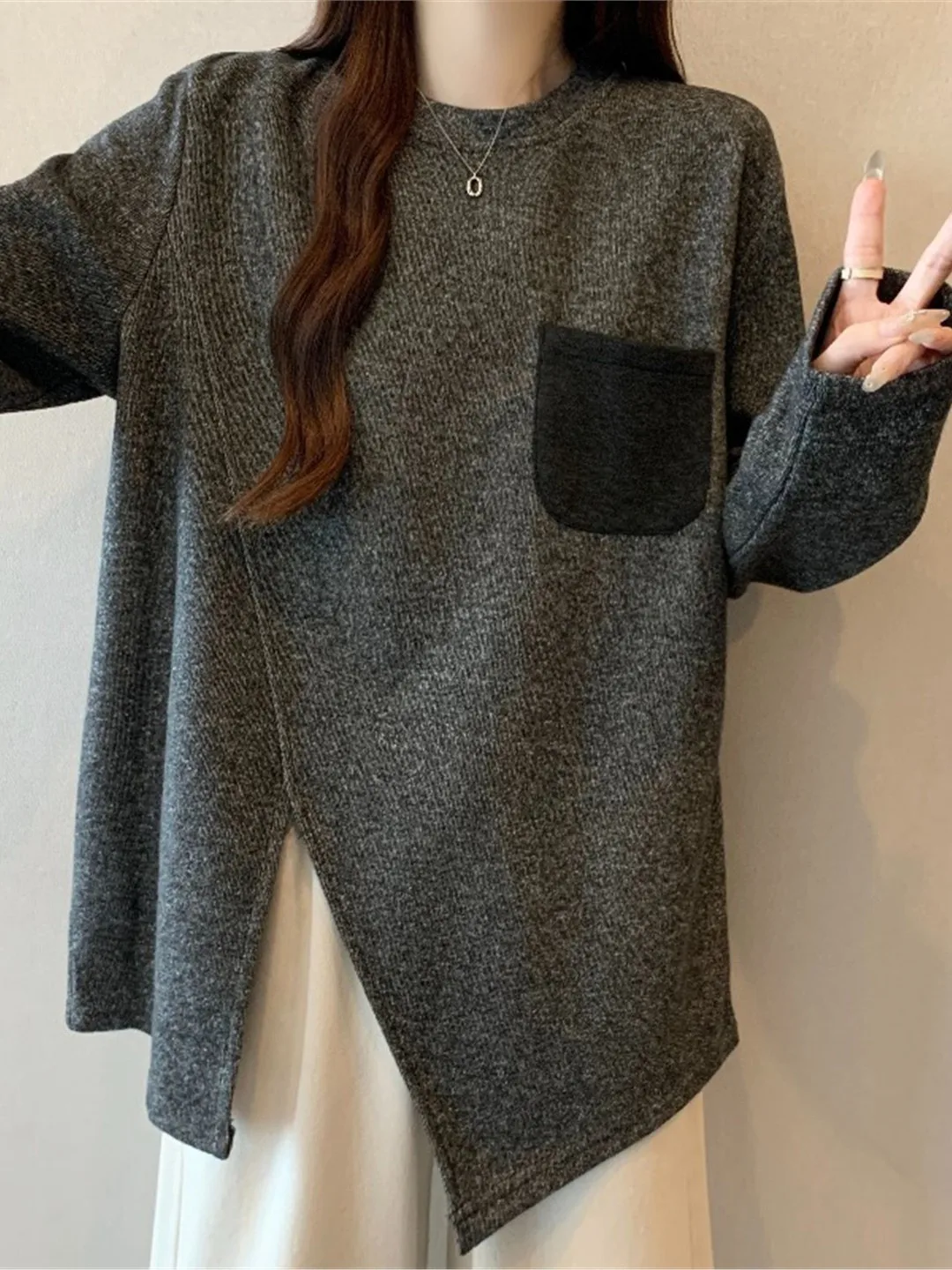 

Женская свободная футболка с длинным рукавом, асимметричным вырезом на плече и завышенной талией, премиум-класса, комфортная.