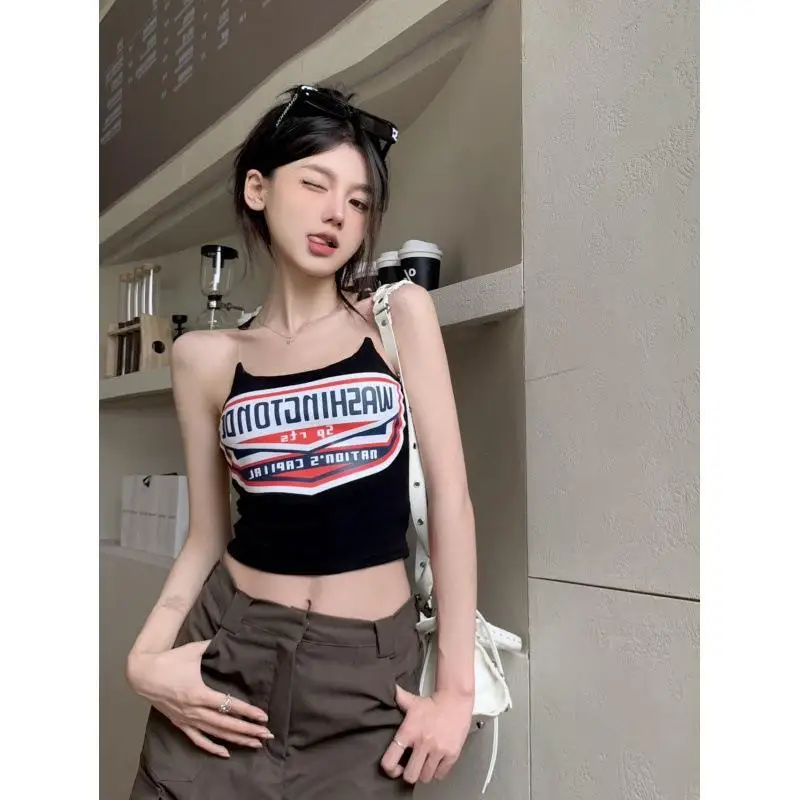 فتاة حارة مع سترة صغيرة، بلوزة قصيرة أنيقة للتنحيف والصيف للنساء