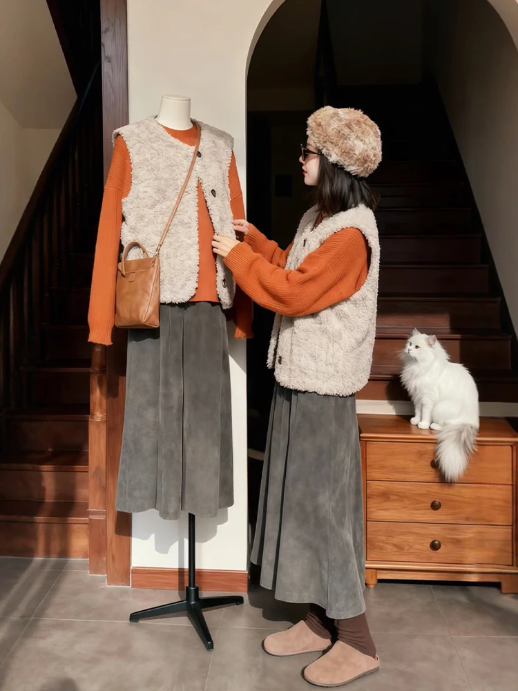 

Оранжевый свитер, жилет из искусственного меха, брюки с широкими штанинами, комплект из трех предметов, зимняя мода, одежда больших размеров для женщин, теплая повседневная одежда в корейском стиле...