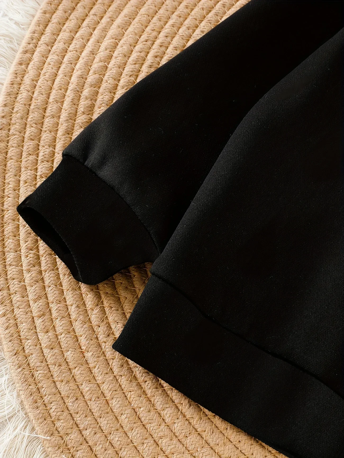 今年の秋のレディースファッション、シンプルでエレガントなハート型プリントのフード付きスウェットシャツ、2025秋冬コレクション